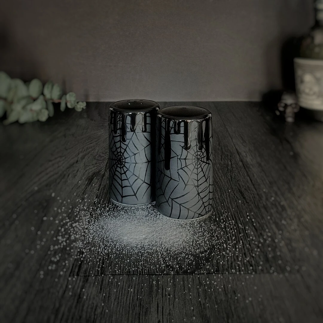 SHAKER NT GOTHIC LOGO 25 OZ BLACK